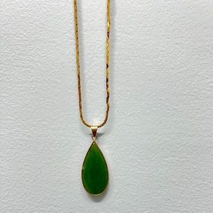Vintage jade teardrop/pear pendant with gold chain